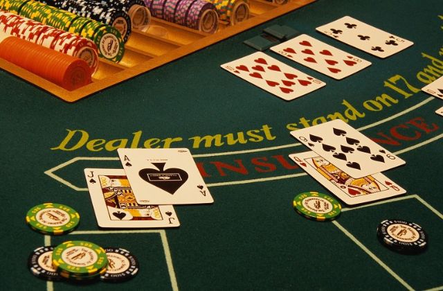 Cách thắng khi đảm nhận dealer khi chơi blackjack 3hand
